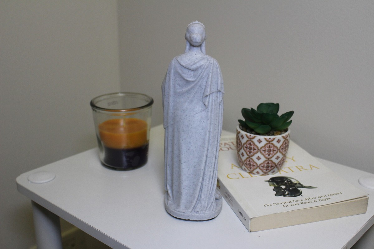 Queen Zenobia Statue Queen Zenobia | AeroArt International Inc.