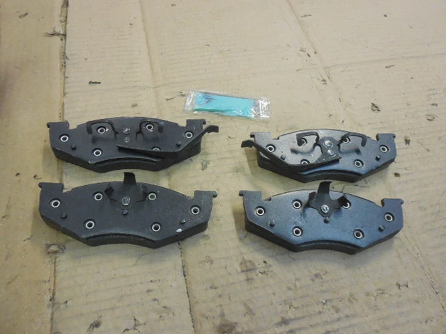 Pastillas de freno de disco semi metálicas delanteras para Plymouth Voyager 1988 65-367 Foto 3 de 3