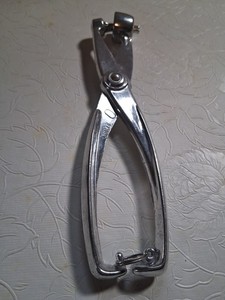 Cherry & Olive Pitter Pit Remover  Italy