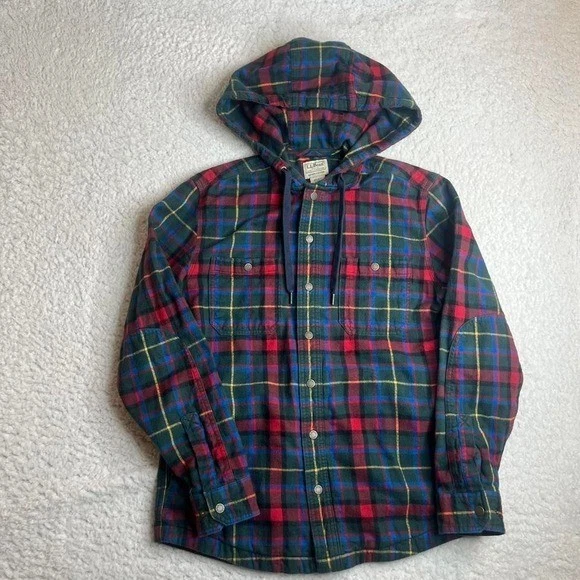 L.L. Bean men plaid button snap hooded flannel shirt slightly fitted outdoors S