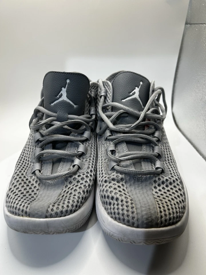 Jordan Reveal Hombre’s 10 Tejido Gris Lobo Zapatilla Baloncesto Zapato Atlético Clásico Foto 2 de 4