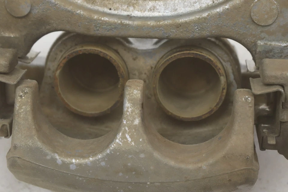 Pinza de freno delantera izquierda Yamaha Wolverine 1000 RMAX2 R-SPEC 22 52261 Foto 3 de 3