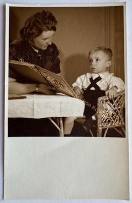 orig. Foto AK Mutter Kind Junge um 1930 Kinderbuch lesen 