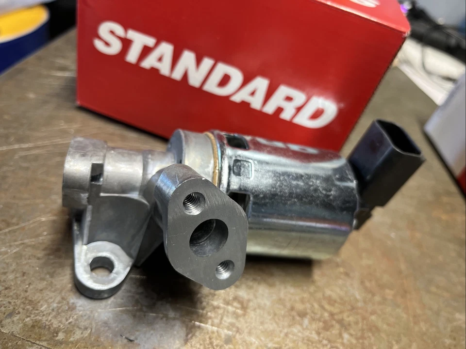 Estándar EGV825 | Válvula de recirculación de gases de escape (EGR) Dodge Charger Magnum Foto 3 de 4