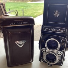 Vintage Yashica-Mat TLR Camera 80mm Yashinon Lenses Copal-MXV W/ Yashica Case