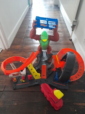 Hot Wheels Toxic Gorilla Slam - Auto Giocattolo Da Collezione Per Pista
