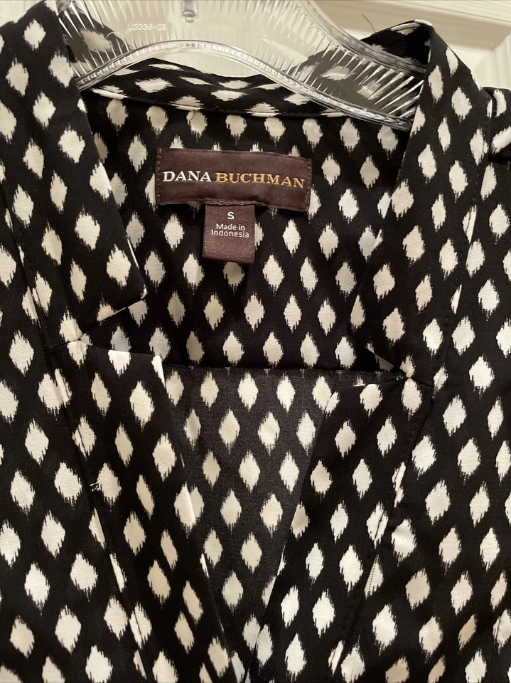 Dana Buchman Hermoso Botón Negro Blanco Bonito Manga Corta Talla S Foto 2 de 3
