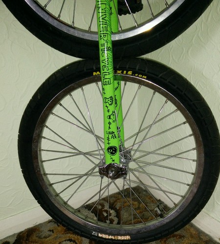 INVERTICYCLE! 2 Wheeled Unicycle. The Ultimate Circus Skills Giraffe Challenge - Picture 4 of 8