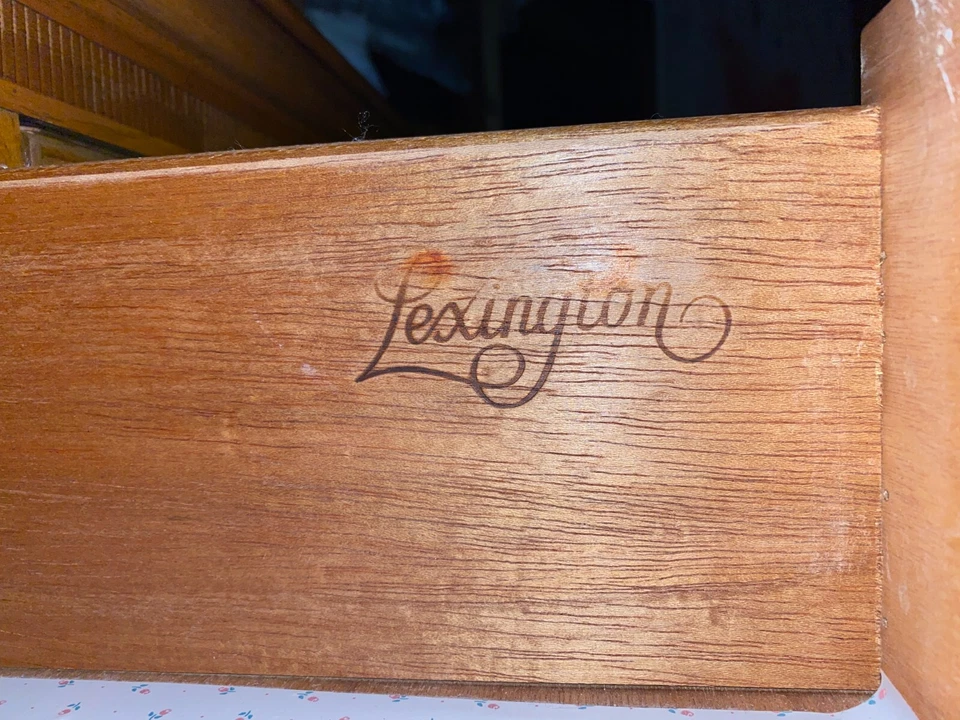 antique lexington drersser - Image 4 of 4