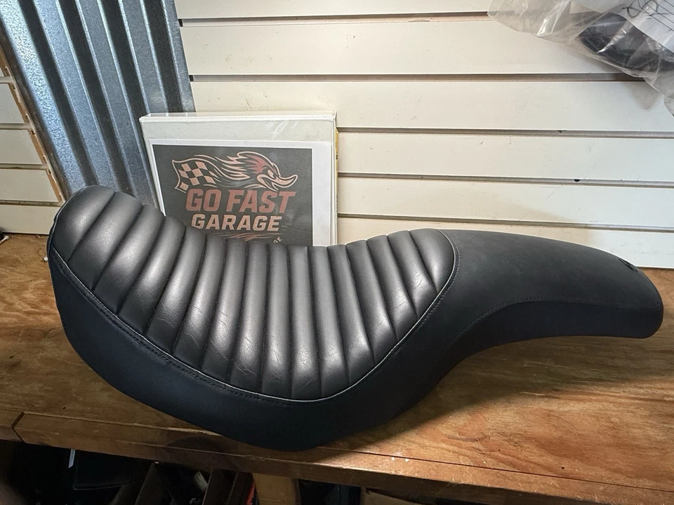 Saddlemen Profiler TTR Tuck-N-roll Seat Harley Davidson Dyna 06-17 - Image 2 of 4