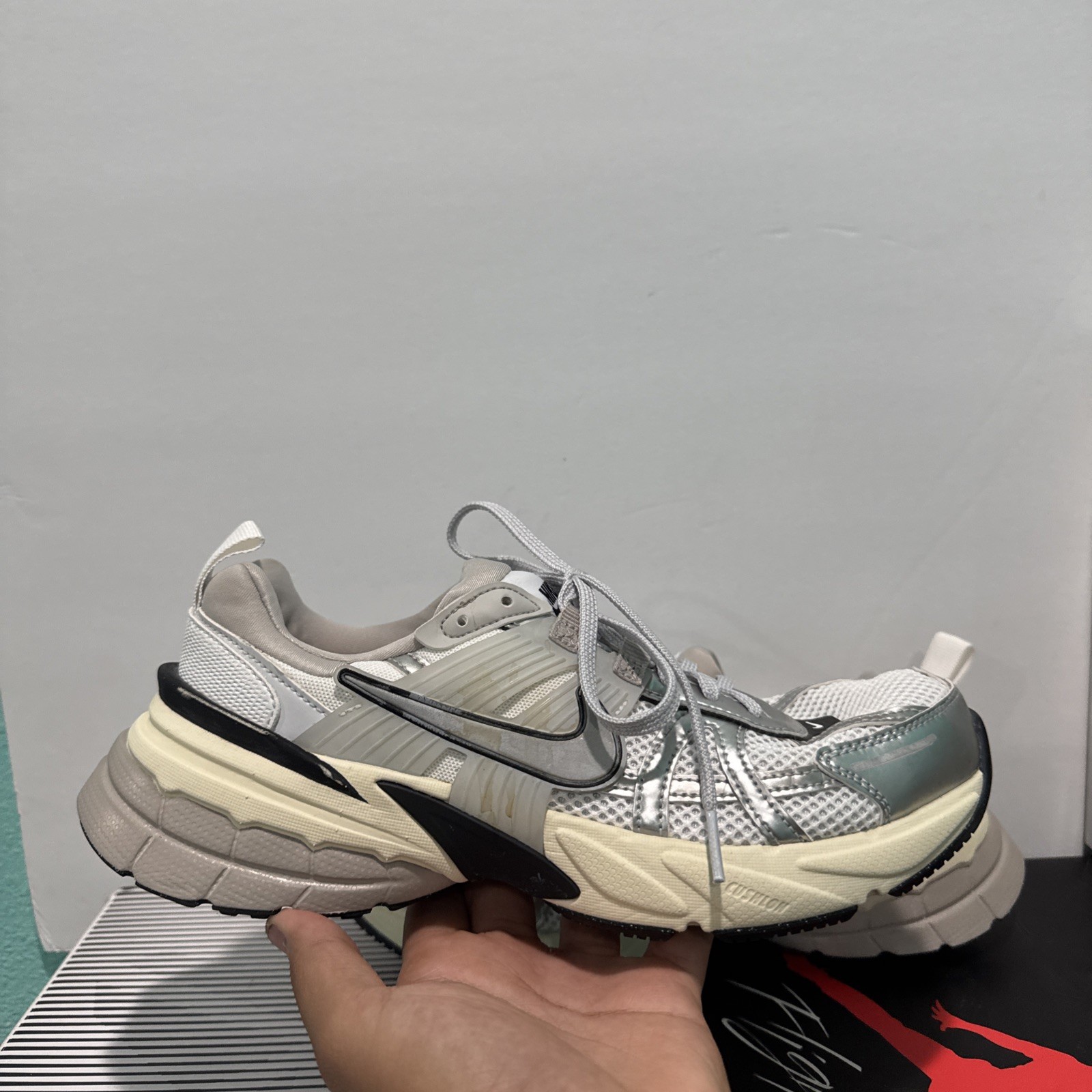 W NIKE V2K Run 