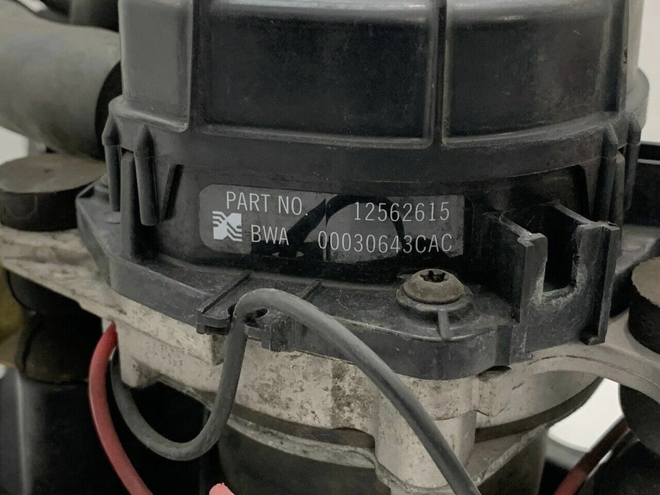 Bomba de inyección de aire GMC Yukon 2000-2001 OEM usada Foto 4 de 4