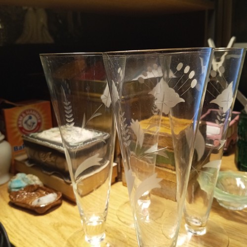 4 Etched Pilsner Beer Glasses 8.75" Tall Large Floral Blown Glass used Vintage - Picture 8 of 8