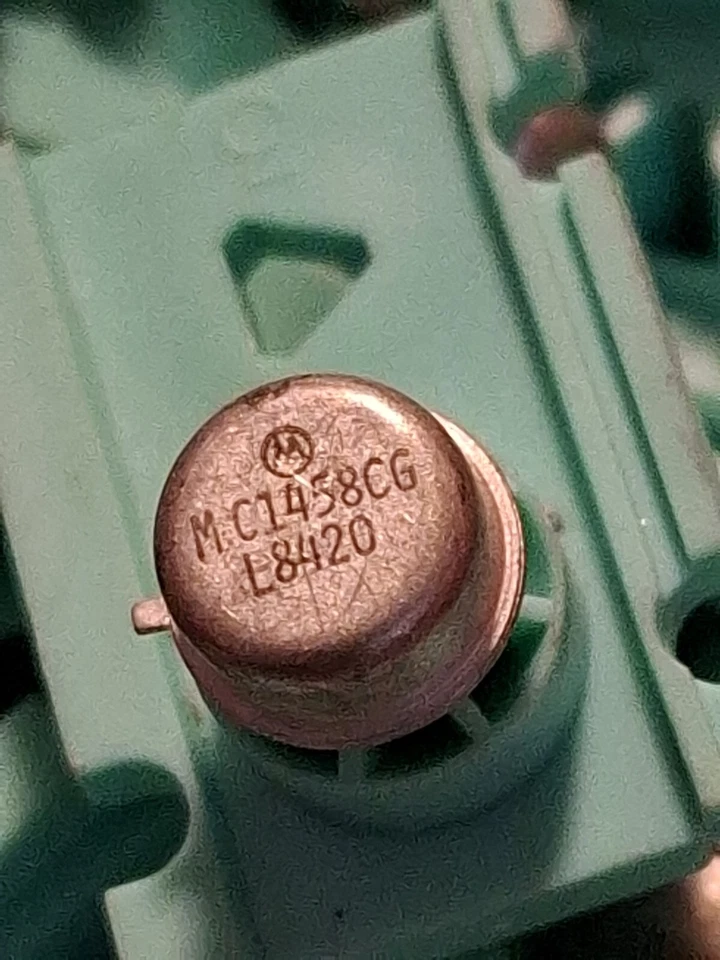 1x MC1458CG DUAL OPERATIONAL AMPLIFIER  LM1458 NEW CAN Motorola NOS - Bild 1 von 1