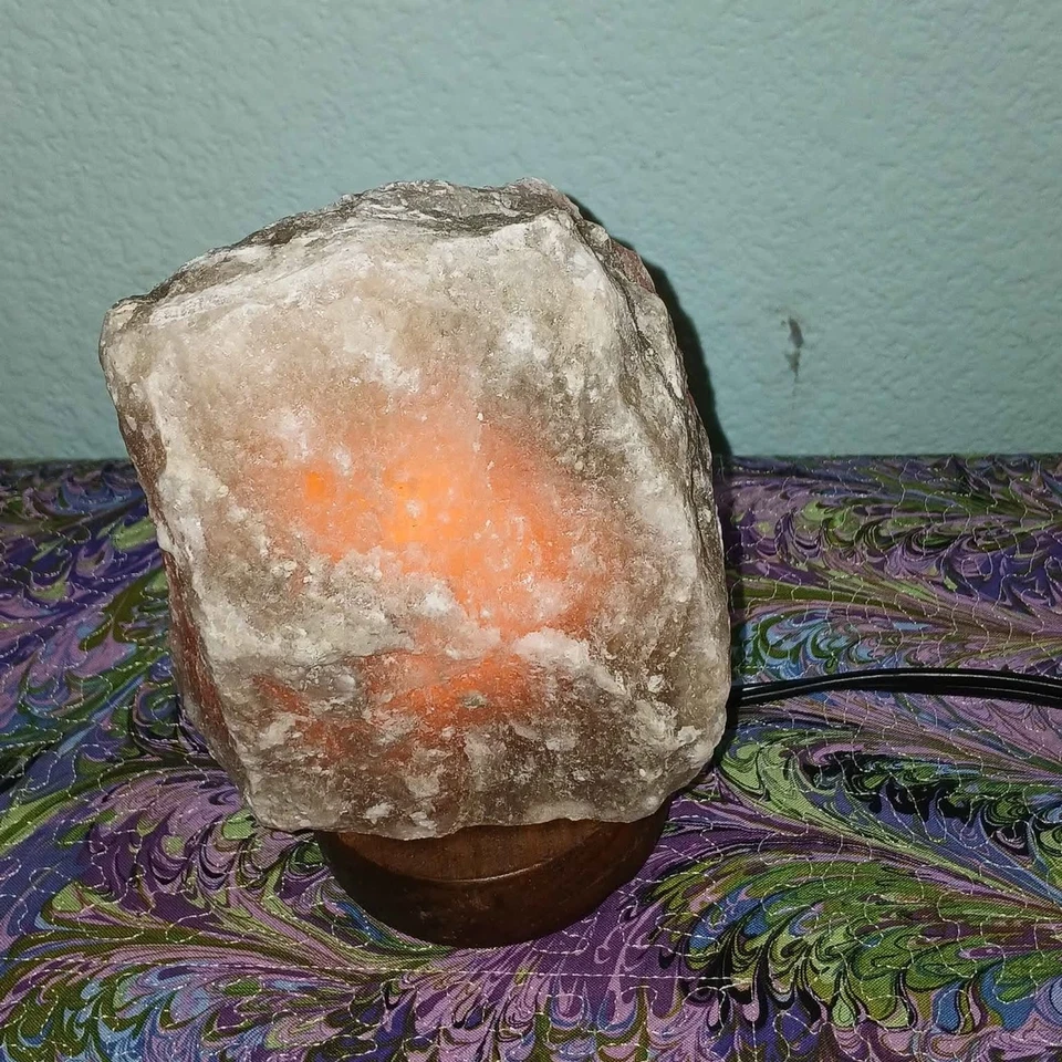 Natural Gray Himalayan Salt Lamp - Image 3 of 4