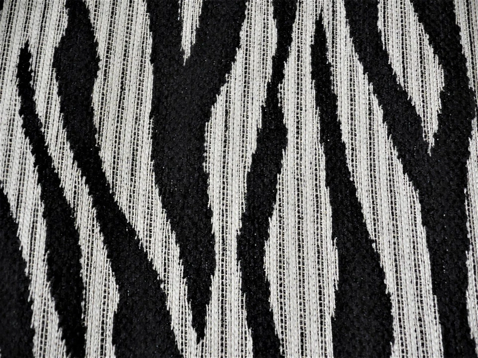 "Tela de tapicería de chenilla tejida negra cebra Valdese Weavers 56"" de ancho por yarda" Foto 4 de 4