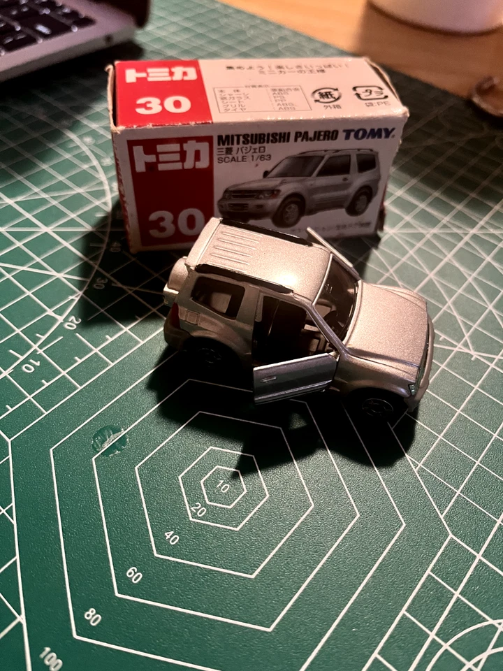 Tomica No 30 三菱 Pajero 1999 — 第 2/4 张图片