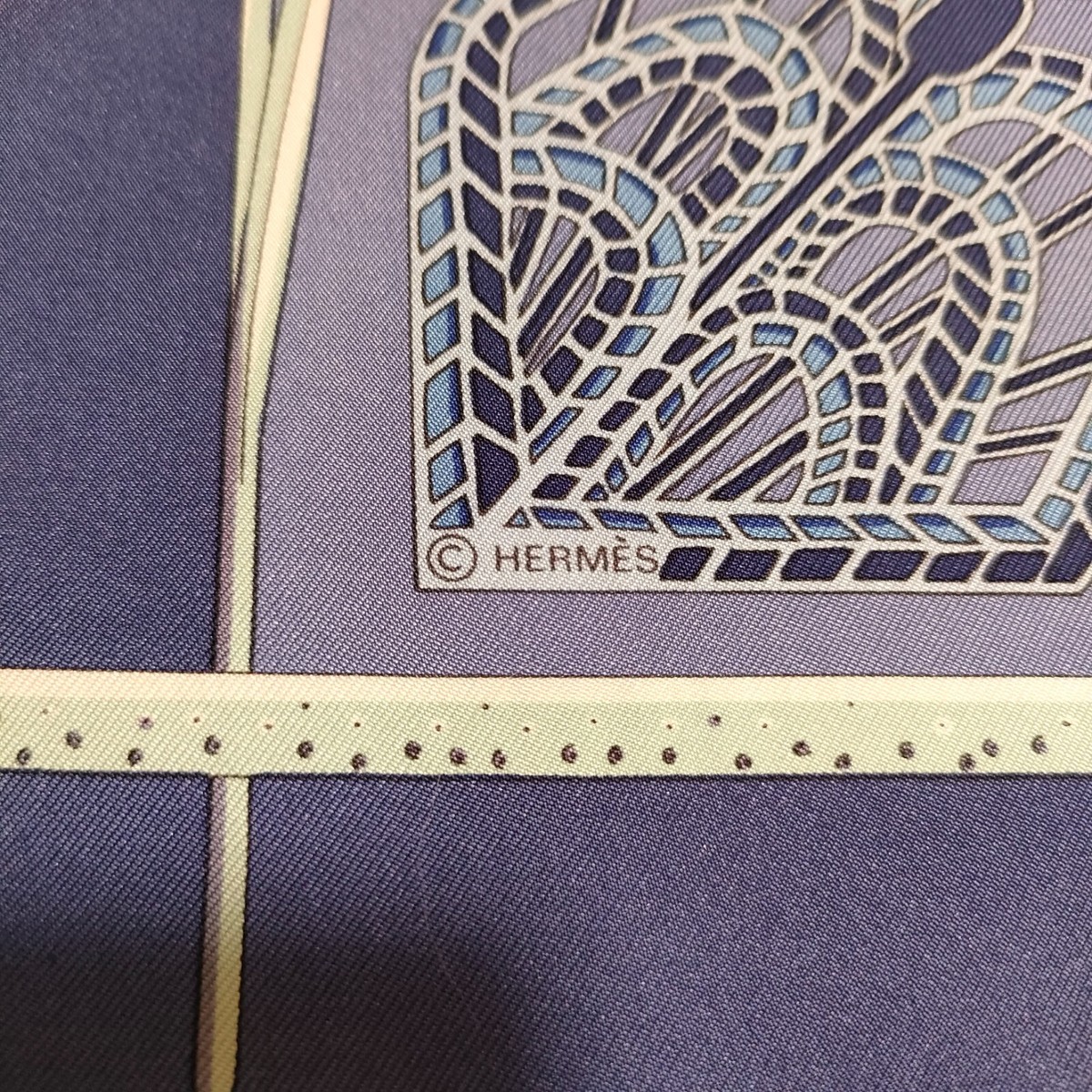 Unused w/box HERMES Carre 90 LIBRES COMME L'AIR Silk Scarf Unused w/box HERMES Carre 90 LIBRES COMME L'AIR Silk Scarf