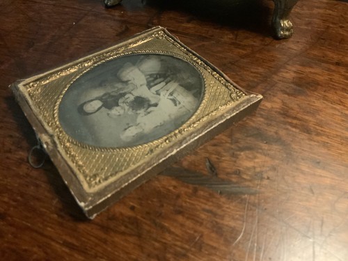 Antique Victorian Daguerreotype Photograph Of Mother And Small Child - Picture 6 of 8