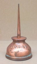 Ancienne grande BURETTE SINGER à huile cuivre machine à coudre déco industrielle