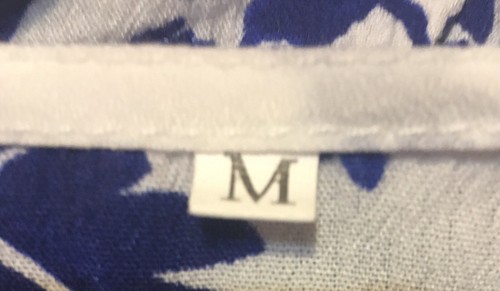 Mono corto de verano para mujer, con estampado azul y blanco. - Imagen 7 de 8