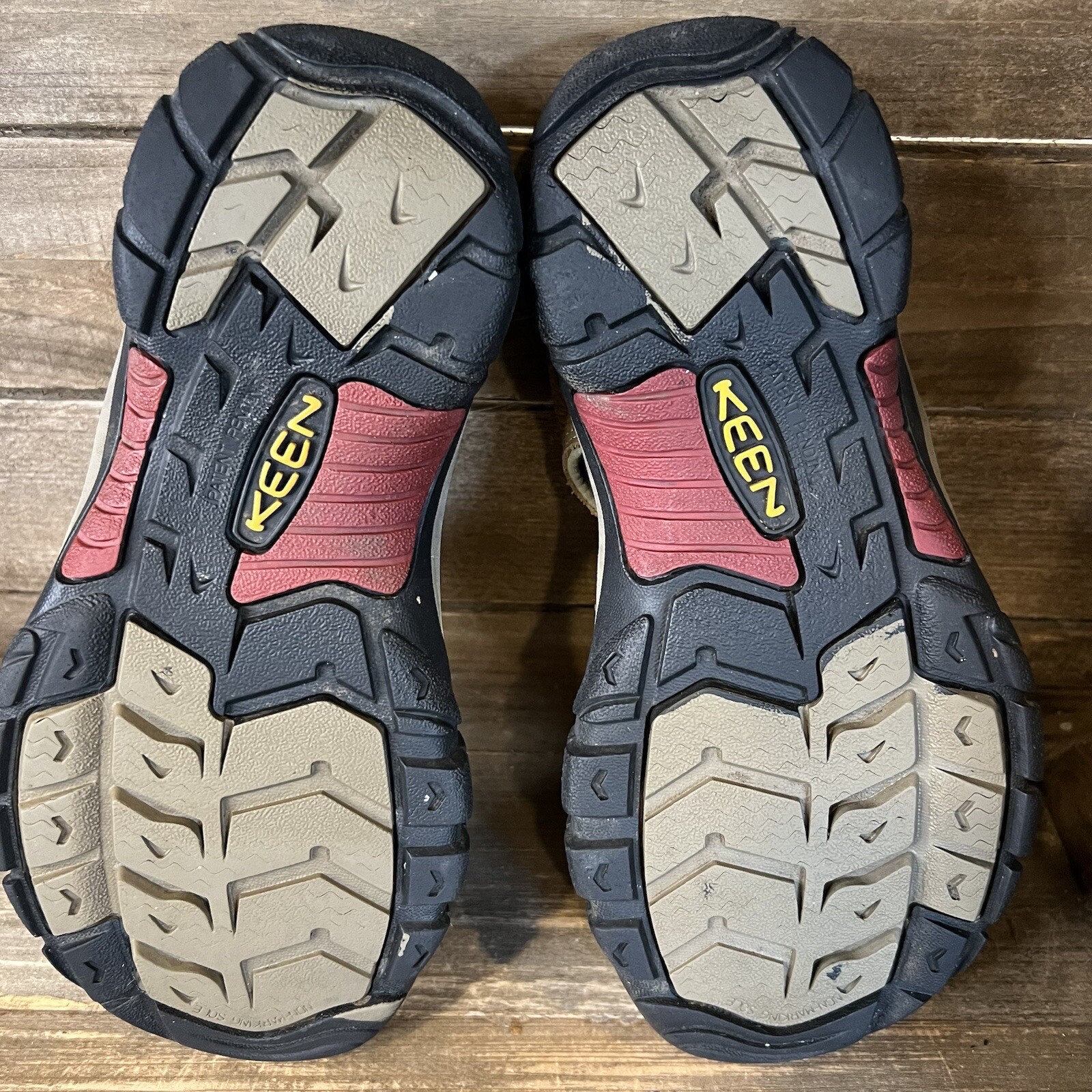 Sandali da donna Keen Newport H2 in pelle marrone scarpe da trekking outdoor misura 7 5 M in ottime condizioni