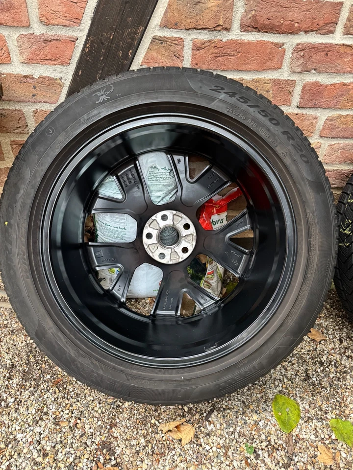 Original Jaguar I-Pace 20 Zoll Winterkompletträder schwarz – Pirelli Scorpion - Bild 4 von 4