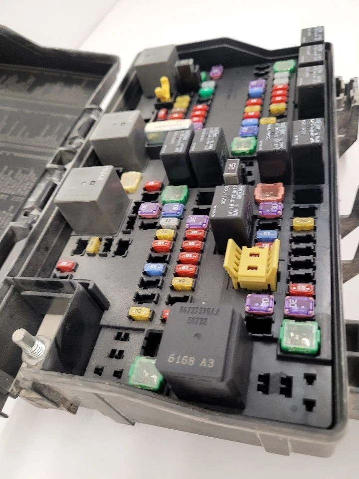 2015-2022 DODGE RAM 1500 PICKUP Fuse Box Engine 68322371AB Foto 3 de 4