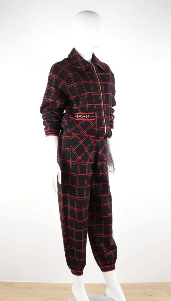 Terno Gucci XS-S GG Logotipo Horsebit Preto Vermelho Xadrez Malha Jaqueta Bombardeiro Joggers - Imagem 3 de 4
