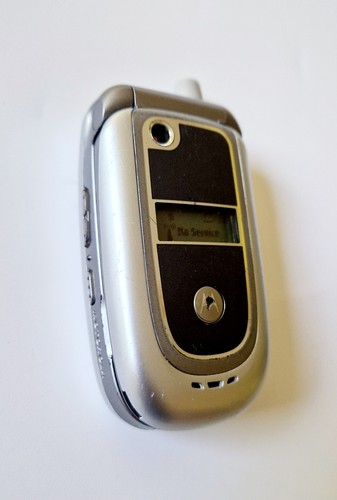 Motorola V235 Classic (Virgin Mobile) Retro Flip Phone In Good Condition - Picture 10 of 10