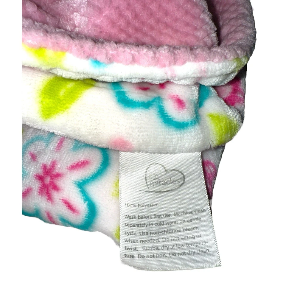 Manta de bebé floral Little Miracles blanca rosa verde azulado flores corazón felpa Costco Foto 4 de 4