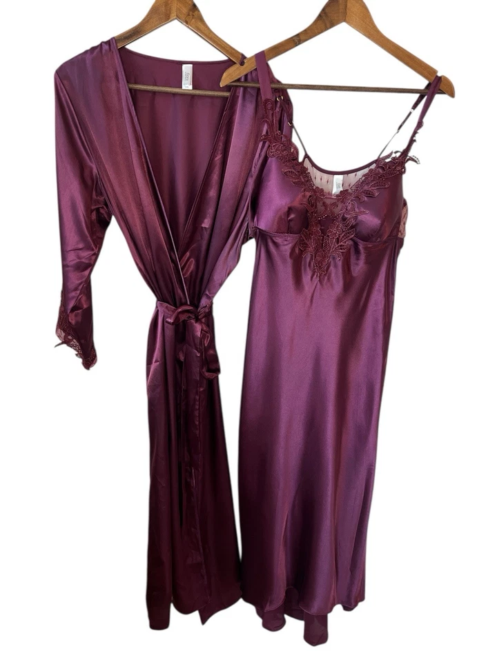 Flora от Flora Nikrooz атласный Stella платье и халат комплект сливы фиолетовый размер L/XL - Изображение 3 из 4
