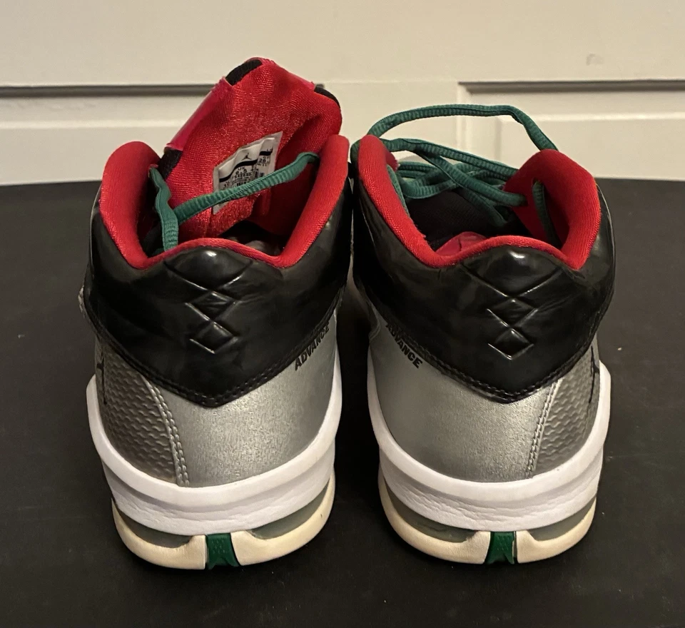 Zapatos para hombre Jordan Melo M8 Advance talla 10,5 metálicos plateados negros Foto 4 de 4