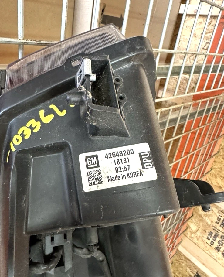 2017-2022 Chevrolet Trax Halogen Headlight Driver Left LH OEM 42648200 - Image 3 of 4