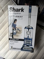 Shark Navigator Lift-Away DLX Vacuum Anti-Allergen Pet Blue/Silver Tools