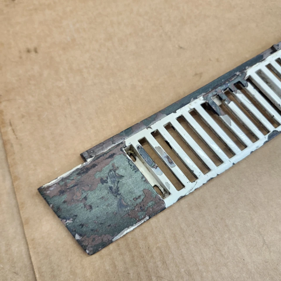 69-72 C3 Corvette Limpiaparabrisas Puerta Parrilla Ventilación Capucha Ventilación Ventilador Rejilla Entrada Foto 3 de 4