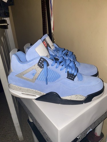 Jordan 4 Retro University Blue 2021 