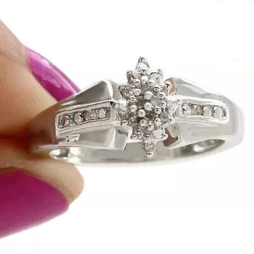 Anillo de boda con racimo de diamantes naturales de 1/20 quilates de plata de ley Foto 2 de 2