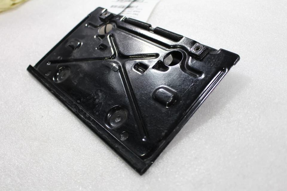 1972 雪佛兰科迈罗 Z28 车牌支架,二手,P/N 3962910 — 第 3/4 张图片