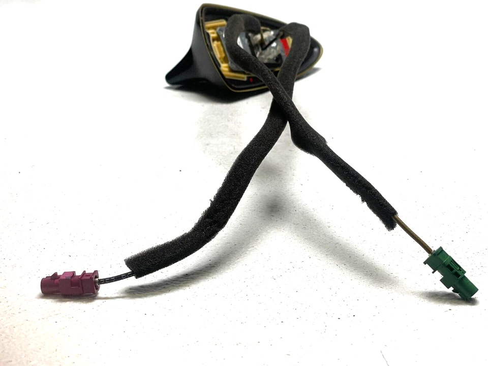 Cadillac CTS 2011 cupé antena de radio montada en el techo aleta de tiburón 20966798 negro OEM Foto 2 de 4