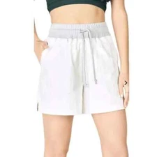 Fabletics Jemma Short Womens Soft Grey Athletic Boyfriend Fit Pockets Adjustable