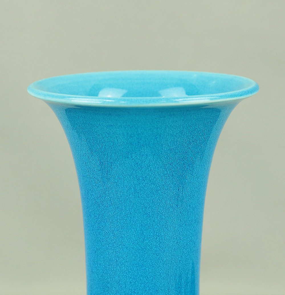 Eiraku Zengoro 16th (1917-1998) Widen Toward End Blue Color Flower