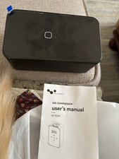 Neu im Karton tragbarer Luftkompressor. Lädt mit USB oder Auto