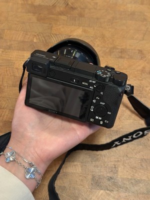 Sony a6500 + 2 Lenses (Zeiss 16-70mm f/4 + 10-18mm f/4) + 2