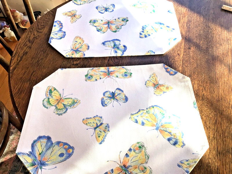 Pretty Summer Butterfly Placemats Set Of 2 so so pretty 13x18” NEW