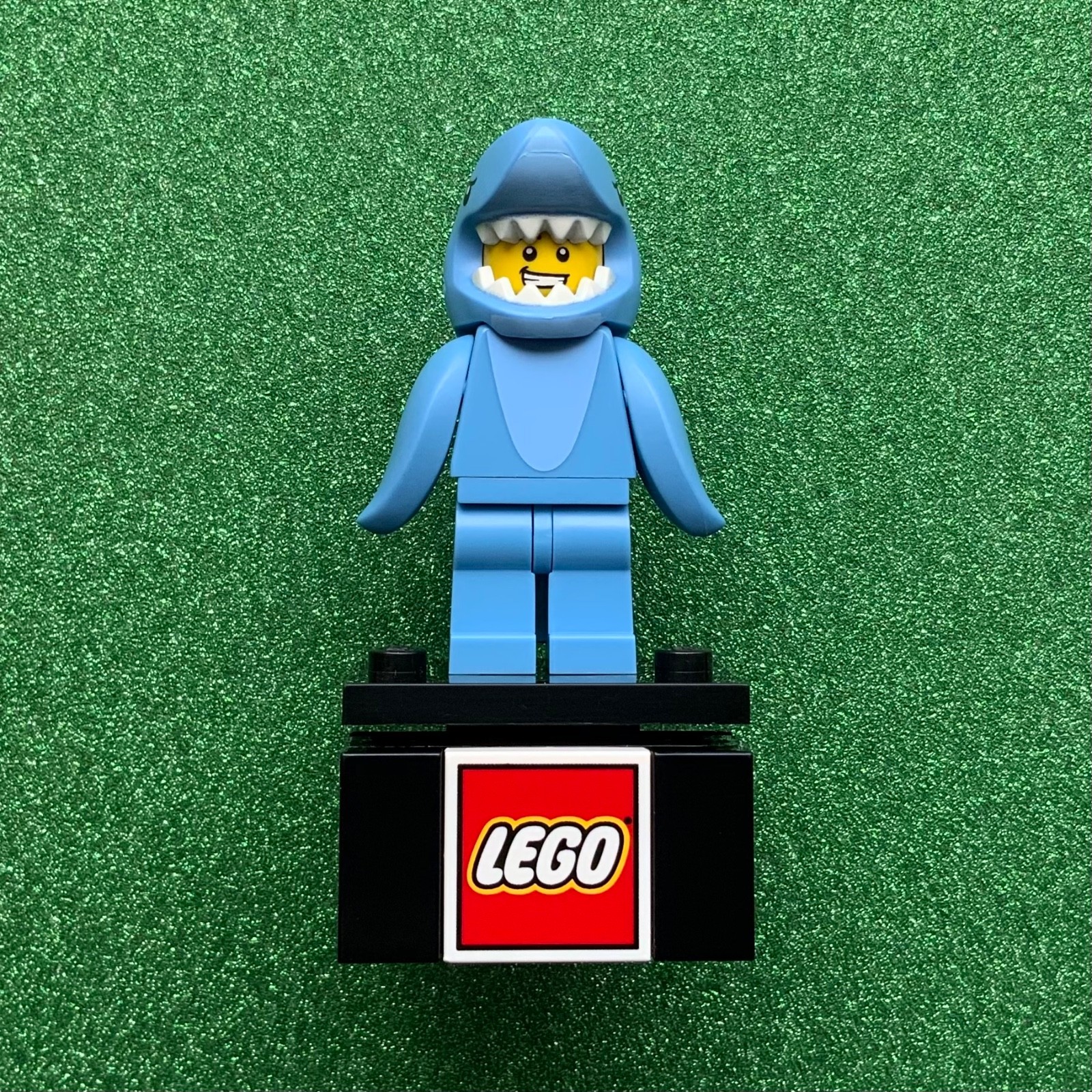 Genuine Lego Shark Suit Guy Minifigure (CMF - Used - Series 15 - COL240)