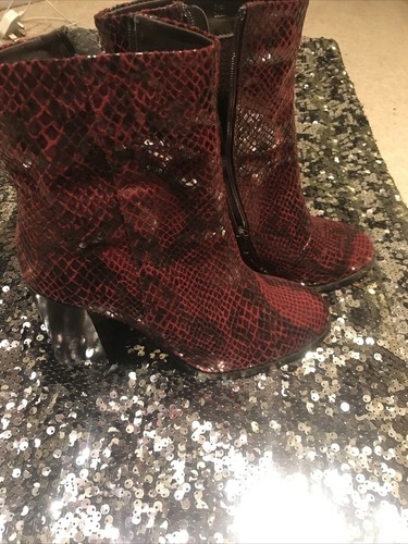 Boots Snakeskin Design Size 7 Carvela 