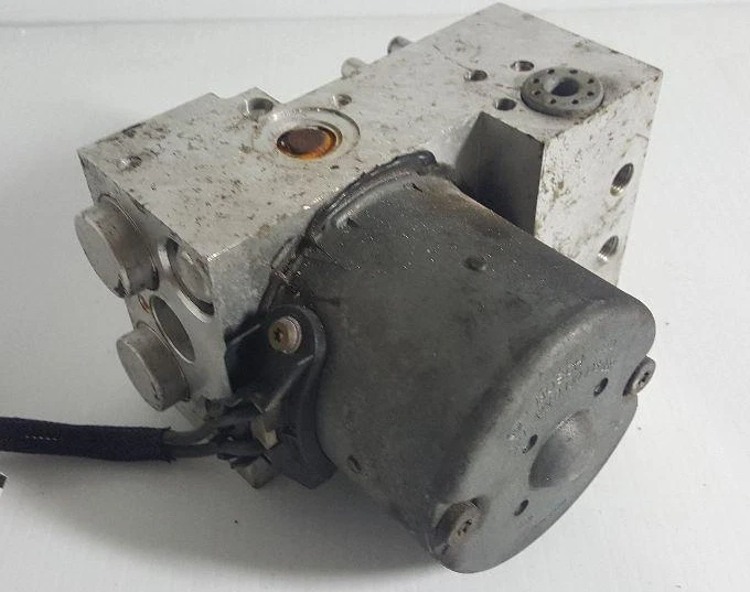 Bomba actuadora de freno antibloqueo ABS Mercury Grand Marquis 2003-2004  Foto 2 de 3