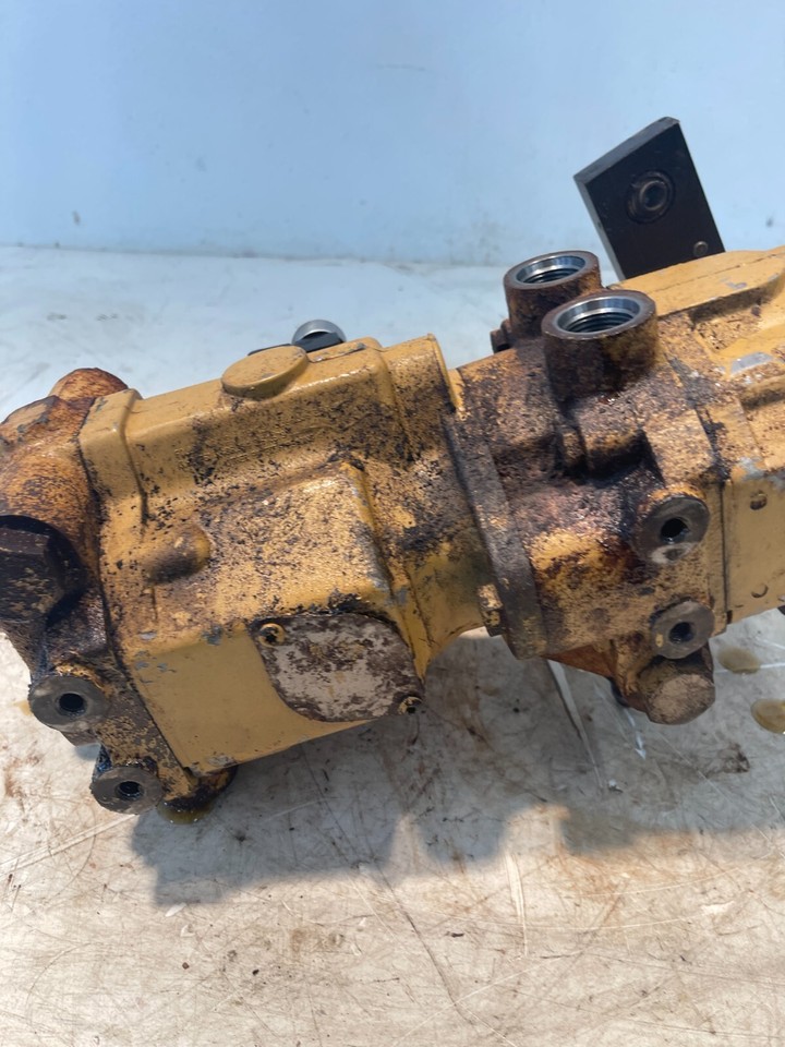 New Holland L565 Skid Steer Loader Hydraulic Drive Pump Assembly eBay