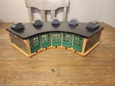 Thomas  Friends Wooden Railway 2009 Roundhouse Engine Shed w/Split Switch Track